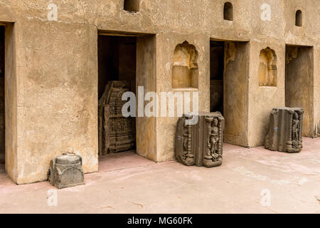 Um die Chand Baori, ein stepwell Abhaneri in das Dorf in der Nähe von Jaipur, Rajasthan. Chand Baori wurde von König Chanda des Nikumbha gebaut Stockfoto