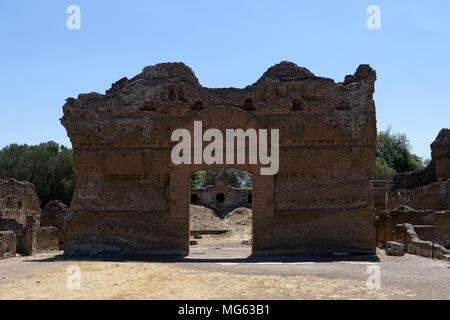 Das Exedra des Kaiserlichen Palastes Nymphäum, Villa Adriana. Tivoli. Italien. Die hadriansvilla, ein eigenes Sommer imperial Rückzug, ist große Open Air Museum Stockfoto