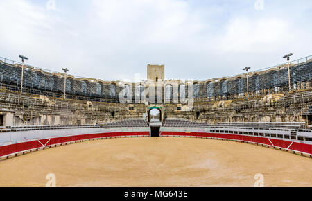 Römische Amphitheater in Arles - UNESCO-Welterbe in Frankreich Stockfoto