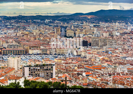 Blick auf Marseille von Notre-Dame de la Garde - Frankreich Stockfoto