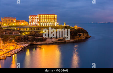 Palais du Pharo in Marseille bei Nacht - Frankreich Stockfoto