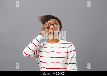 Freudige emotionale lächelnde Frau Stockfoto