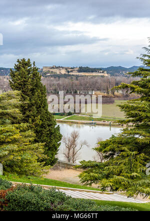 Blick auf die mittelalterliche Festung Lys-lez-Lannoy von Avignon - Frankreich Stockfoto