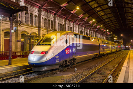 Straßburg, Frankreich - Januar 01: SNCF TGV Duplex Zug am Main s Stockfoto