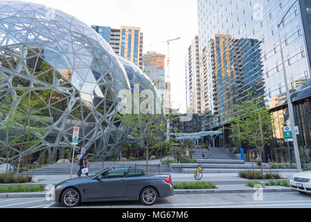 Die Amazon Company World Headquarters Sphären terrarium grüne Häuser in der Innenstadt von Seattle auf einem Frühling Nachmittag ca. April 2018 entfernt mit dem Auto. Stockfoto