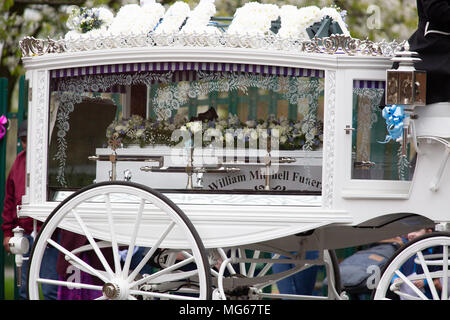 Die Beerdigung von acht Jahre alt Mylee Billingham im St James Parish Church, Brownhills, Walsall, Großbritannien abgehalten. Stockfoto