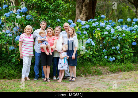 Family Portrait von drei Generationen in Arderne Gärten Stockfoto