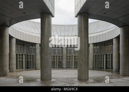 Der Eingang zum Hiroshima City Museum für Zeitgenössische Kunst, Japan. Stockfoto
