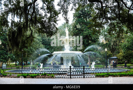 Die ikonischen Brunnen in Fosyth Park in Savannah Georgia Stockfoto