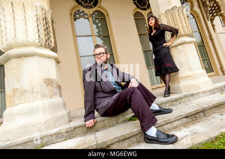 Die stattlichen Familie, Ehepaar Brett (links) und Rennie Sparks, im Brighton Dome. Stockfoto