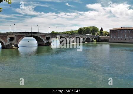 Pont Neuf über dem Fluss Garonne in Toulouse historischen Stadtzentrum, Haute Garonne, Occitanie Region, Frankreich Stockfoto