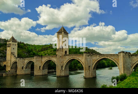 Der Pont Valentré, Cahors befestigte mittelalterliche Brücke, Frankreich Stockfoto