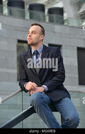Gut aussehender Geschäftsmann, Street Portrait Stockfoto