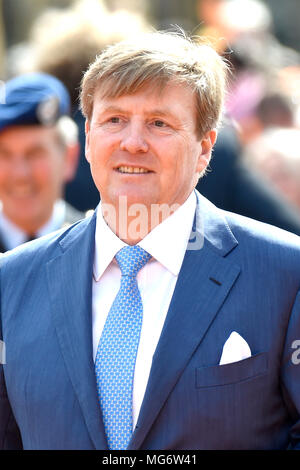 Groningen, Niederlande. 27 Apr, 2018. König Willem-Alexander der Niederlande in Groningen, am 27. April 2018, den Koningsdag (Kingsday) Feier, die Könige geburtstag Credit: Albert Nieboer/Niederlande/Point de Vue, - KEINE LEITUNG SERVICE-Credit: Albert Nieboer/RoyalPress/dpa/Alamy Leben Nachrichten zu besuchen Stockfoto