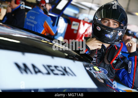 Talladega, Alabama, USA. 27 Apr, 2018. Ty Majeski (60) Gurte in sein Auto für die Funken Energie 300 in Talladega Superspeedway in Talladega, Alabama zu üben. Quelle: Chris Owens Asp Inc/ASP/ZUMA Draht/Alamy leben Nachrichten Stockfoto