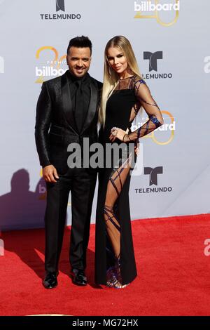 Luis Fonsi und Agueda Lopez. Latin Pop Idol Luis Fonsi und ...