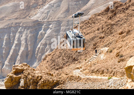 Die Seilbahn und die berühmten, alten Schlange weg Ende an den gleichen Eingang der Festung Masada, ein UNESCO-Weltkulturerbe Stockfoto