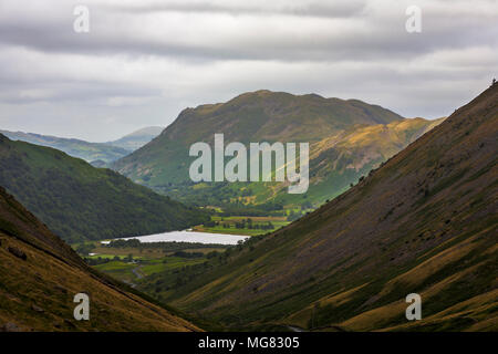 Auf der Suche der Kirkstone Pass Brüder Wasser, Angletarn Piken und Patterdale, Lake District, Cumbria, England, Großbritannien Stockfoto