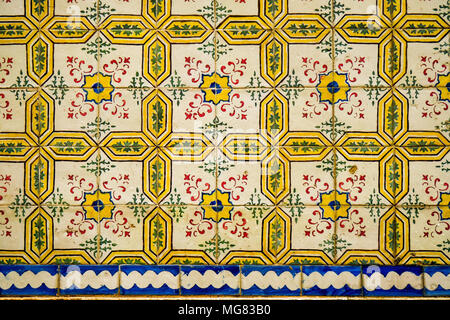 Azulejos, Portugiesisch enamaled Fliesen, Lissabon, Portugal Stockfoto