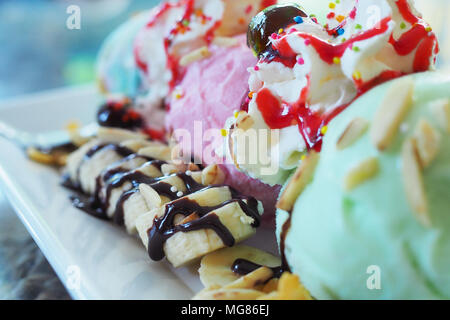 Banane, Caramel und Eis. Stockfoto