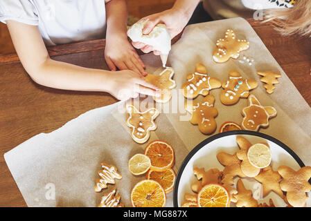 Weihnachten Honig Kekse mit Orange Stockfoto