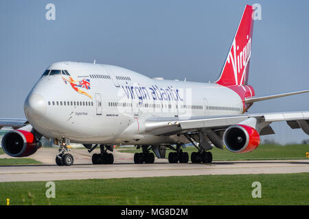 MANCHESTER, Großbritannien - 21. APRIL 2018: Virgin Atlantic Boeing 747 Bereit auf dem Flughafen Manchester abzuweichen. Stockfoto