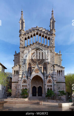 Kirche St. Bartholomäus, die Römisch-katholische Kirche, die Plaza de sa Constitucio, Sóller, Serra de Tramuntana, Mallorca Stockfoto