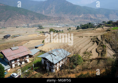 Häuser des Dorfes und terrassierten Feldern, Sopsokha, Bhutan Stockfoto