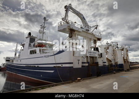 Stern der pelagischen Trawler TAITS 11, Chris Andra und Herausforderung in Fraserburgh, die schleppnetzfischerei Gang und Netze Stockfoto