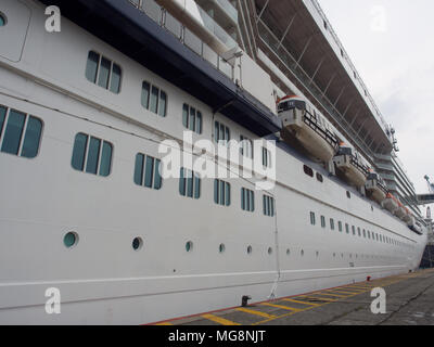 Celebrity Solstice Kreuzfahrtschiff in Noumea Stockfoto