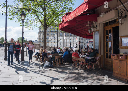 Cafe an der Ecke der Rue Jean Du Bellay, Ile Saint Louis, Paris, Frankreich Stockfoto