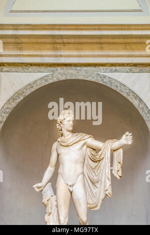 Rom, Italien, Januar - 2018 - Vorderansicht des berühmten römischen griechische Kopie von Apolo di Belvedere Skulptur an der Vatikanischen Museen Stockfoto