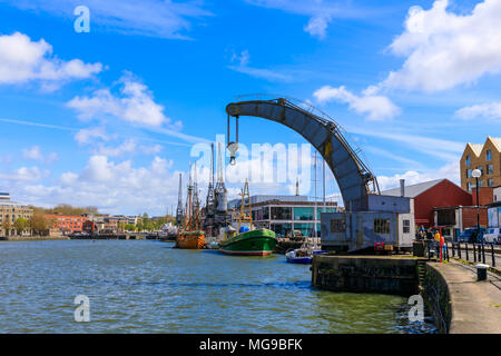 Alte Kran in Bristol Schwimmenden Hafen Stockfoto