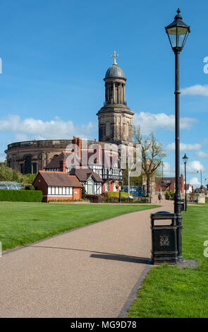 St Chad's Kirche Turm aus der Dingle, Shrewsbury, England gesehen Stockfoto