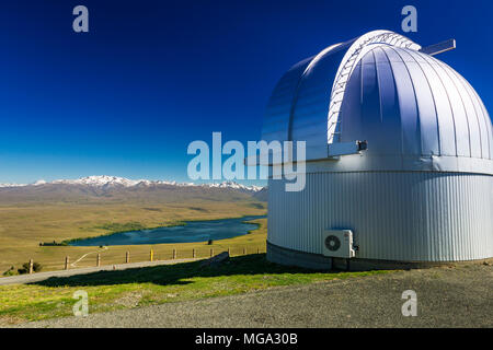 Lake Alexandrina und den südlichen Alpen von der Mt. John Observatory, Tekapo, Canterbury, Südinsel, Neuseeland Stockfoto