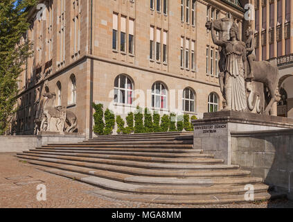 Zürich, Schweiz - 13. Oktober, 2013: Treppenhaus im Hauptgebäude der Universität Zürich. Der Universität Zürich, in der Stadt Z Stockfoto