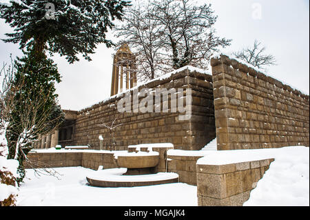 Park in der Nähe des Abu Ibun Sina oder Avicenna Mauseleum, Hamedan, Iran Stockfoto