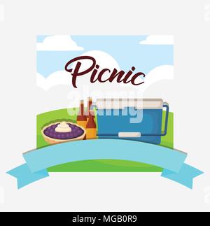 Das Essen bei einem Picknick Emblem mit Essen über Landschaft und weißem Hintergrund, farbenfrohen Design. Vector Illustration Stock Vektor