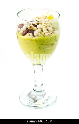 Grüner Tee und durian Eis in Glas und weiß Stockfoto