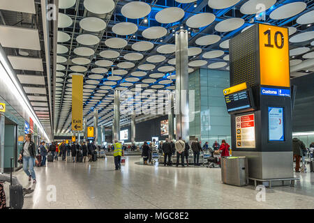 London Heathrow Terminal 5 Gepäckausgabe Stockfoto