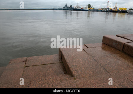 Am Golf von Finnland in der Nähe der Petrovsky Park in Kronstadt in Russland. Stockfoto