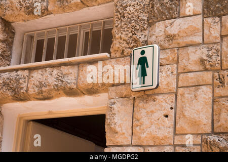 Öffentliche moderne, weiße und grüne Frau restroom Zeichen auf Stein Wand. Stockfoto