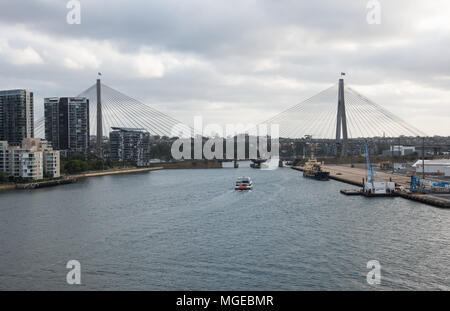 Sydney, NSW, Australia-December 7,2016: Glebe Insel Brücke mit nautischen Schiff und Wasser Architektur in Sydney, Australien Stockfoto