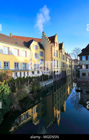 Bunten Häusern und Cafés in La Petite Venise/Little Venice, Fischhändler, Colmar Stadt, Elsässer Wein, Elsass, Frankreich, Europa Stockfoto