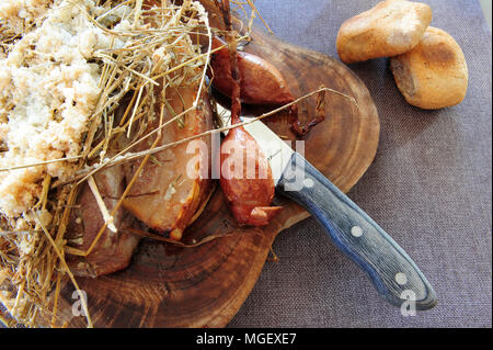Karamellisierten Schweinefleisch mit Cherrueix schalotten von La Table du Marais Restaurant hacken, La Fresnais, Bretagne, Frankreich Stockfoto
