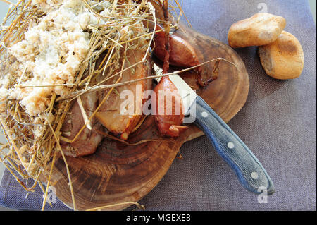 Karamellisierten Schweinefleisch mit Cherrueix schalotten von La Table du Marais Restaurant hacken, La Fresnais, Bretagne, Frankreich Stockfoto