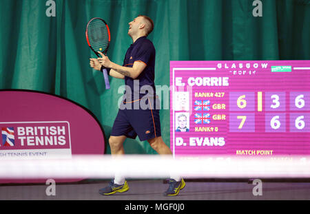 Großbritanniens Dan Evans feiert er sein Match gegen Edward Corrie während des Tages eine der ATP Challenger Tour Event am Scotstoun Tennis Centre, Glasgow Stockfoto