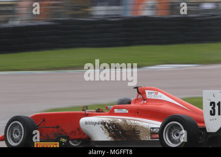 Rockingham, Vereinigtes Königreich. 28 Apr, 2018. BRDC Britische Formel 3 (F3) Meisterschaft Fahrer Credit: Klammer Raval/Alamy leben Nachrichten Stockfoto