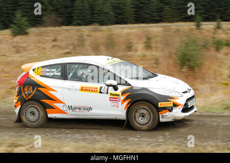 Kielder Forest, Northumberland, Großbritannien, 28. April 2018. Rallye Fahrer konkurrieren in der Pirelli internationale Rallye und der zweiten Runde der Prestone World Rally Championship. (Spezielle Phase 1 - Pundershaw 1). Andrew Cheal/Alamy leben Nachrichten Stockfoto