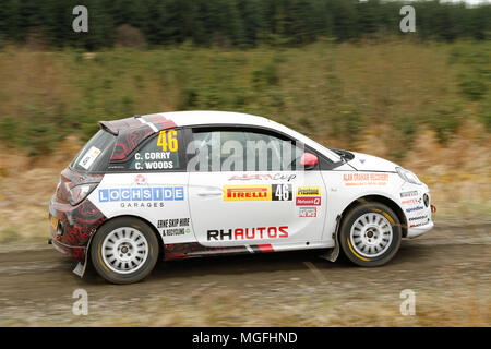 Kielder Forest, Northumberland, Großbritannien, 28. April 2018. Rallye Fahrer konkurrieren in der Pirelli internationale Rallye und der zweiten Runde der Prestone World Rally Championship. (Spezielle Phase 1 - Pundershaw 1). Andrew Cheal/Alamy leben Nachrichten Stockfoto